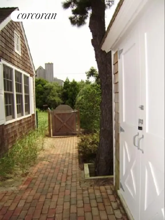 New York City Real Estate | View  | Side gate | View 18