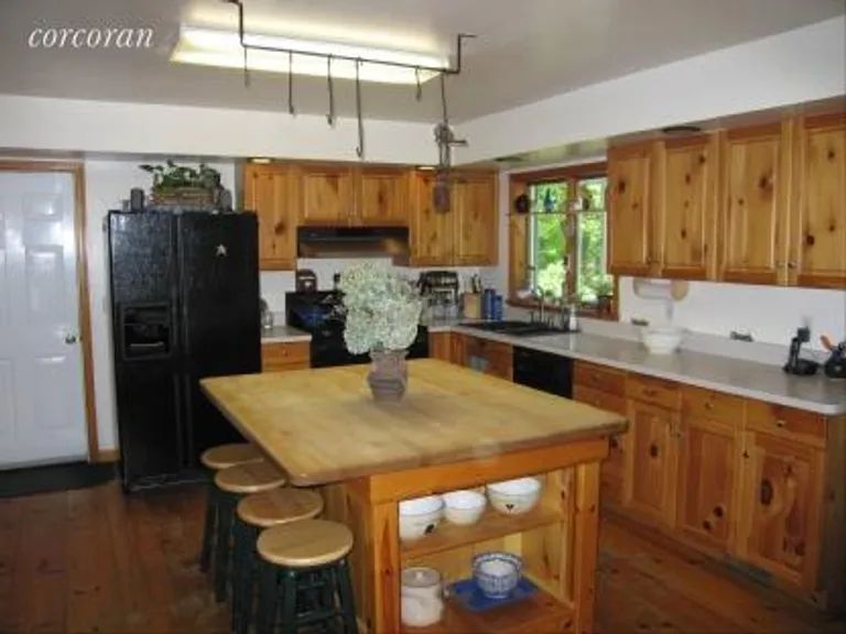 New York City Real Estate | View 7 Quail Run | Country Kitchen | View 2