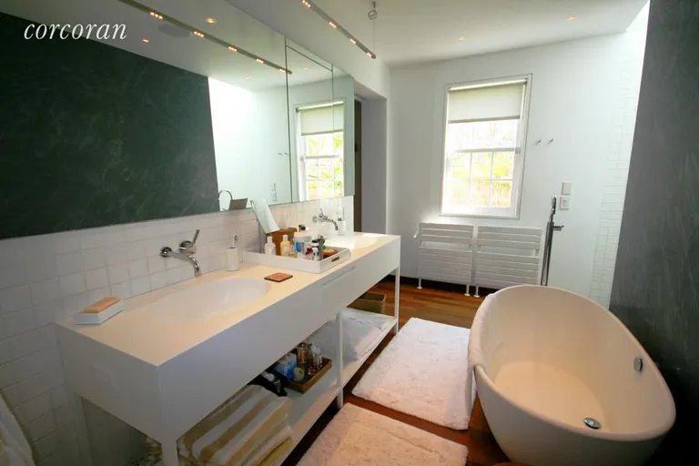 New York City Real Estate | View Sagaponack | master bath | View 15