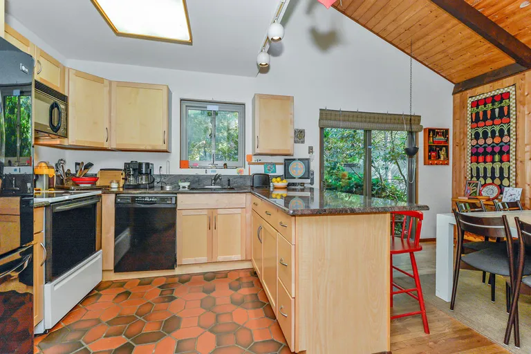 New York City Real Estate | View  | AIRY KITCHEN | View 4