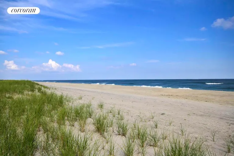 New York City Real Estate | View 2040 Meadow Lane | room 3 | View 4