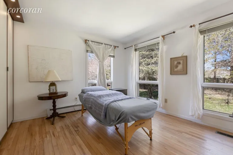 New York City Real Estate | View 12 Shepherds Ln | room 14 | View 15