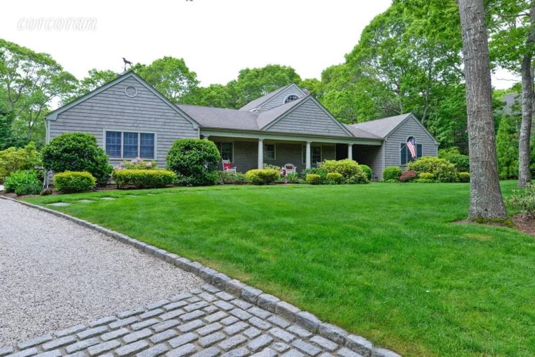 New York City Real Estate | View 4 Hollow Oak Ct | 4 Beds, 3.5 Baths | View 1