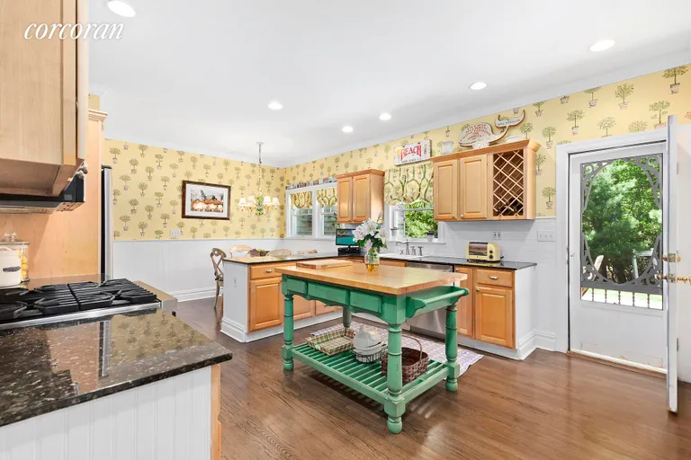 New York City Real Estate | View 113 Northside Drive | Chef's Kitchen | View 4