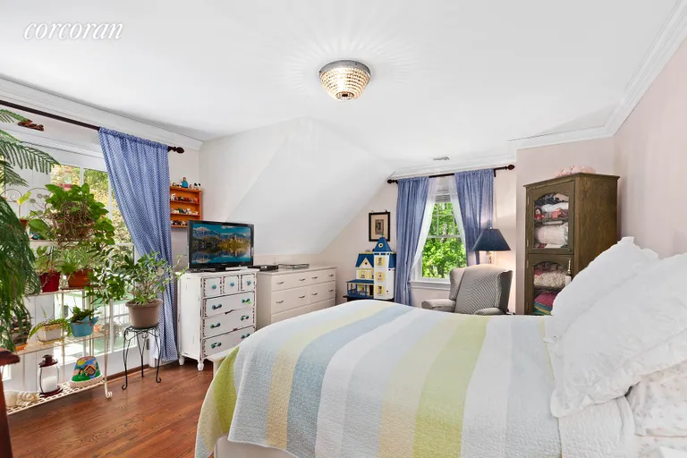 New York City Real Estate | View 113 Northside Drive | Apartment Bedroom | View 12