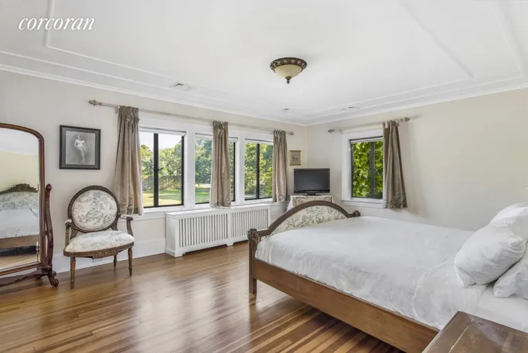 New York City Real Estate | View 167 Oneck Lane | room 8 | View 9