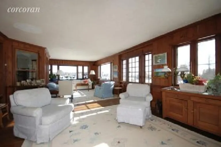 New York City Real Estate | View 32 Seafield Lane | Sunroom/Family Room | View 8