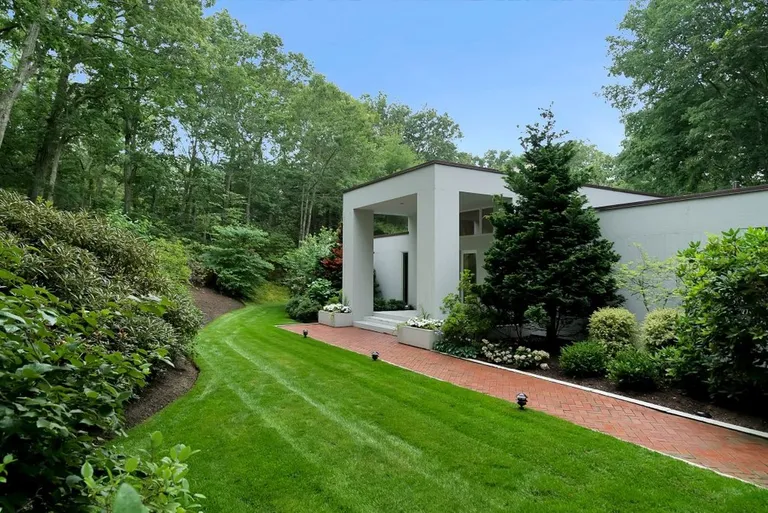 New York City Real Estate | View 27 North Hollow Drive | 3 Beds, 2 Baths | View 1