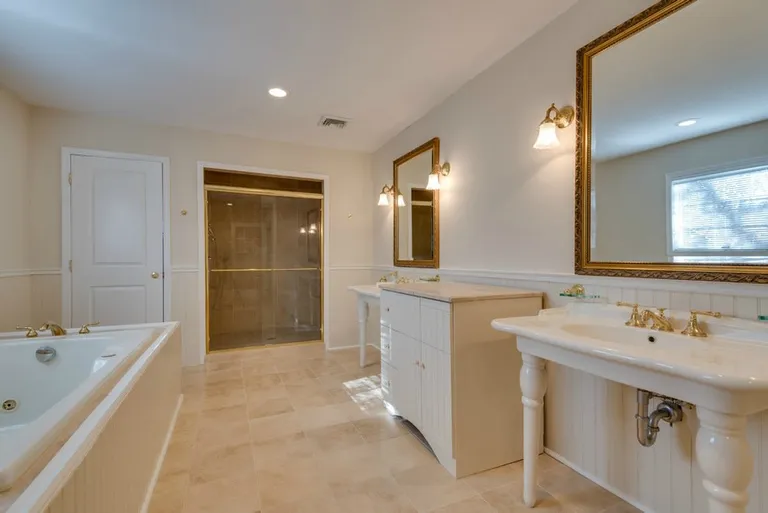 New York City Real Estate | View 2642 Quogue Riverhead Road | Master Bath | View 12