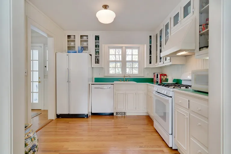 New York City Real Estate | View 197 Stephen Hands Path | Kitchen | View 6