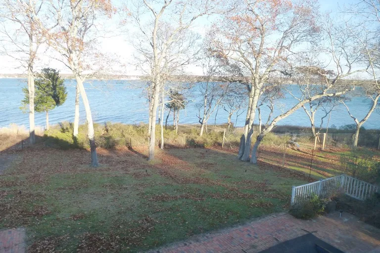 New York City Real Estate | View 29 Springwood Way | 120 ft frontage of bay | View 23