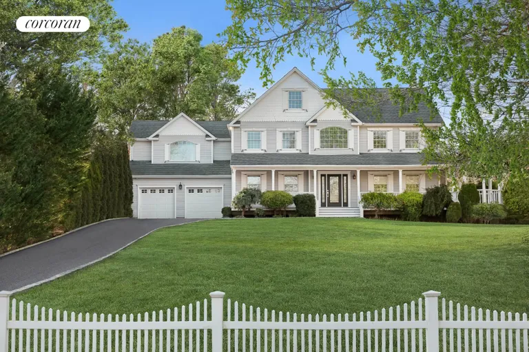 The Hamptons Real Estate | View 47 Bathing Beach Road | 4 Beds, 4 Baths | View 1