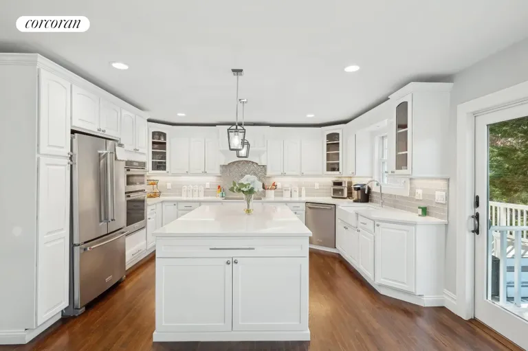 The Hamptons Real Estate | View 47 Bathing Beach Road | room 10 | View 11