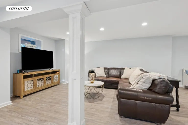 The Hamptons Real Estate | View 47 Bathing Beach Road | room 22 | View 23