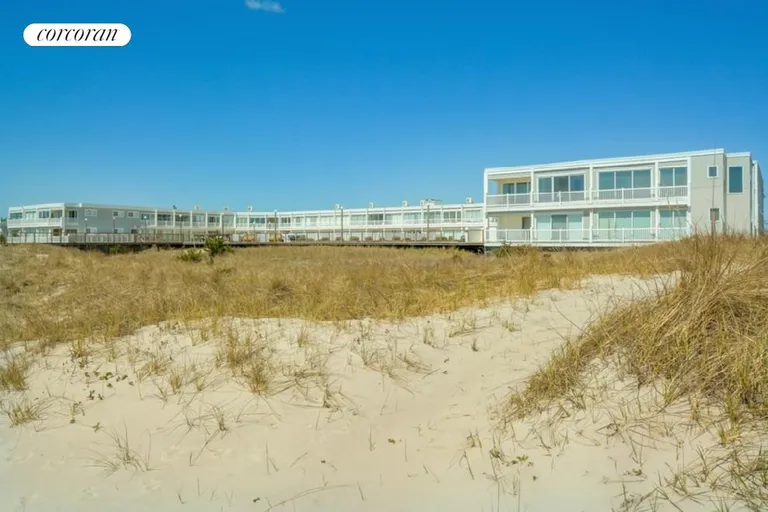 New York City Real Estate | View 585 Dune Road, Westhampton House, | room 16 | View 17