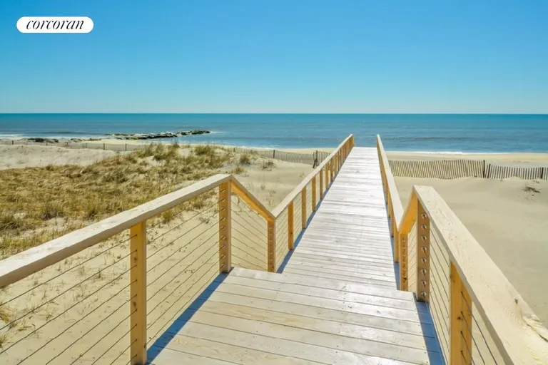 New York City Real Estate | View 585 Dune Road, Westhampton House, | room 17 | View 18