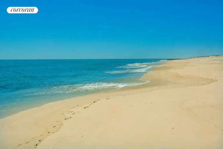 New York City Real Estate | View 585 Dune Road, Westhampton House, | room 19 | View 20