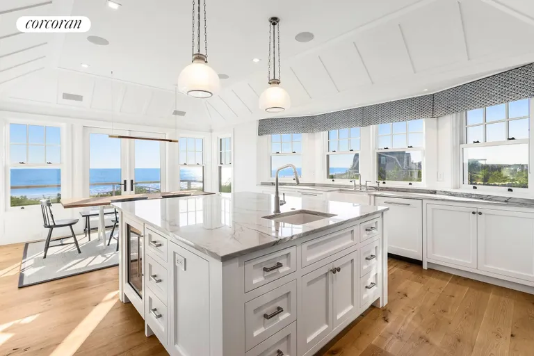 New York City Real Estate | View 202 Dune Road | room 6 | View 7