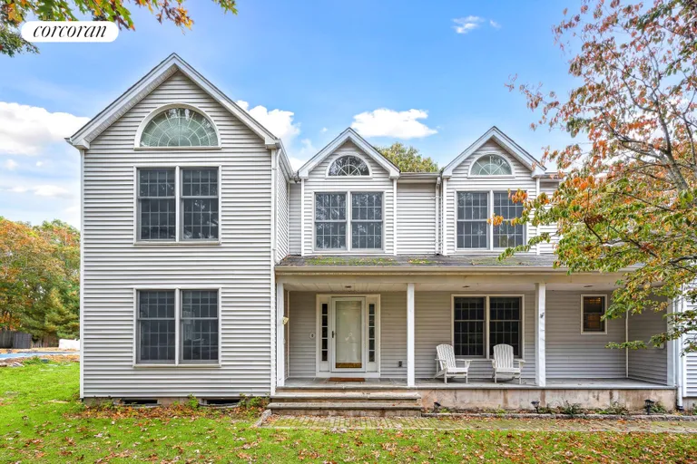 New York City Real Estate | View 50 Wooded Oak Lane | 4 Beds, 2 Baths | View 1