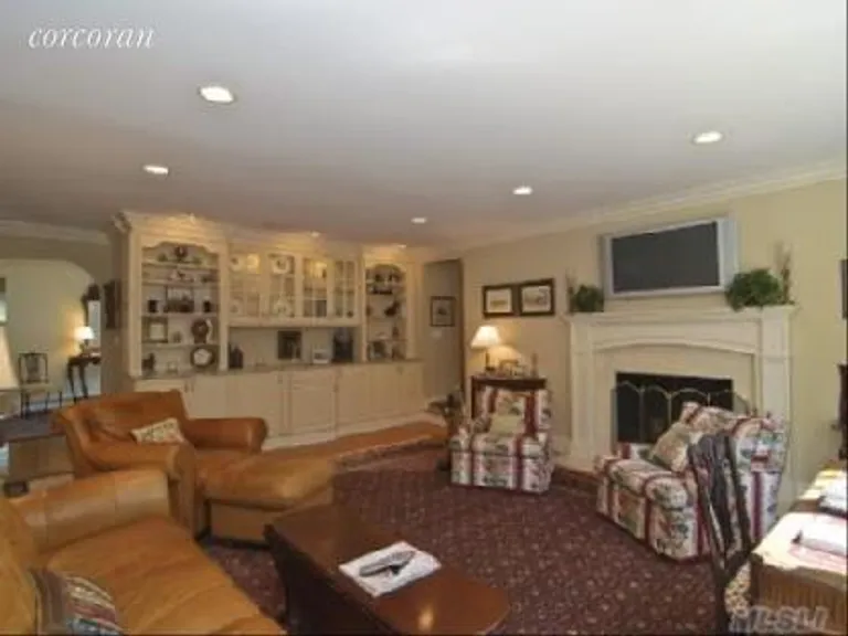 New York City Real Estate | View 103 Seafield Lane | FR FP, Wet Bar, BookCases | View 6