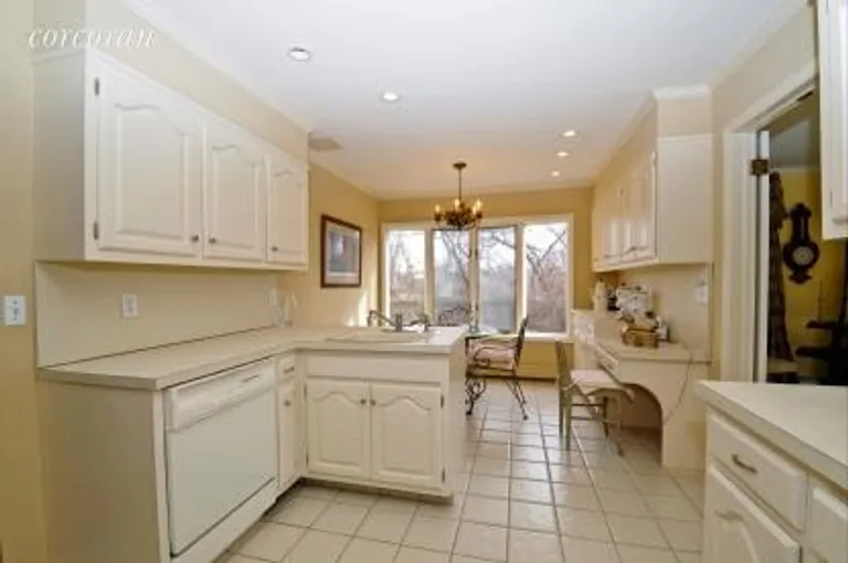 New York City Real Estate | View 103 Seafield Lane | Eat-In Kitchen | View 9