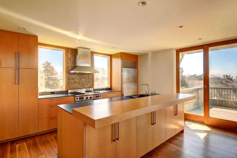 New York City Real Estate | View 139 Seascape Lane | Modern Kitchen | View 4