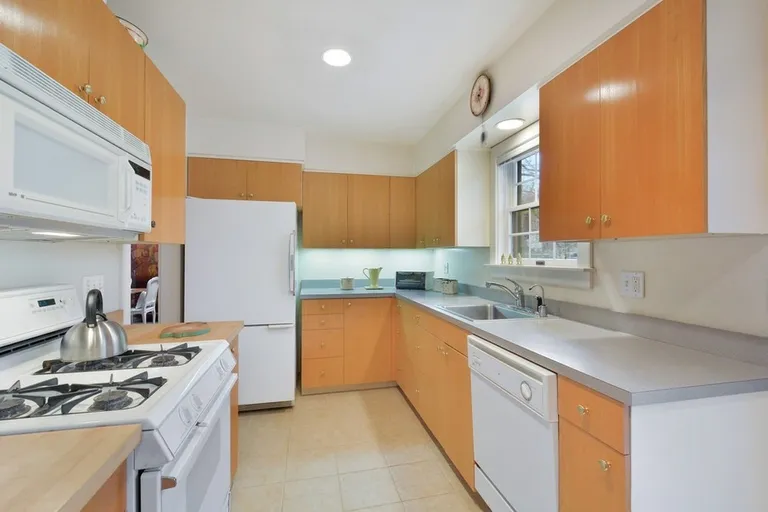 New York City Real Estate | View 29 Harbor Blvd | Contemporary Kitchen with Gas Stove | View 2