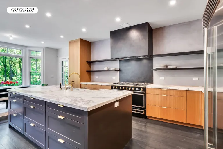 New York City Real Estate | View 7 Fox Crossing | Newly renovated kitchen | View 5