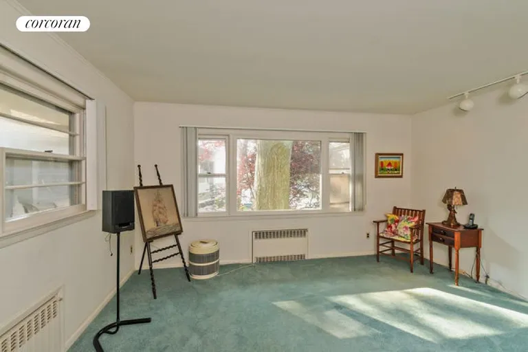 New York City Real Estate | View 180 Bayview Drive | room 5 | View 6