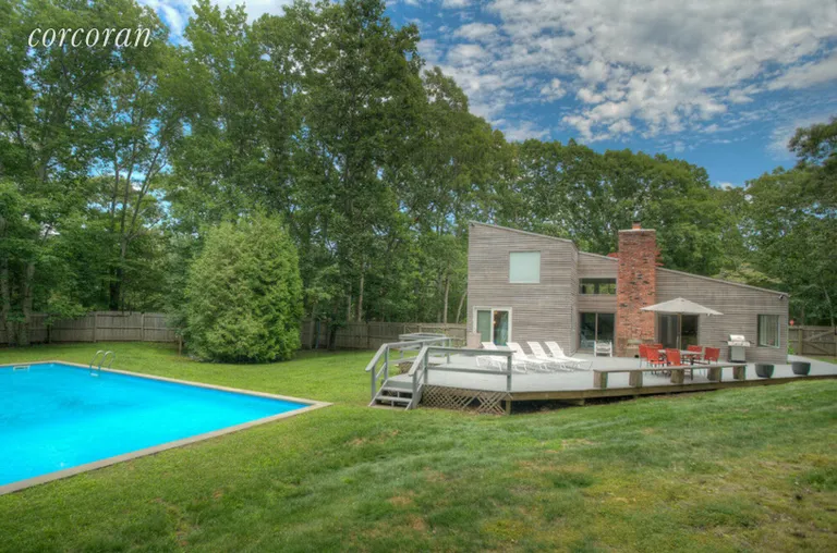 New York City Real Estate | View 7 Peconic Hills Dr | 4 Beds, 2.5 Baths | View 1