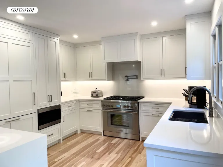 New York City Real Estate | View 28 Eastview Court | room 13 | View 14
