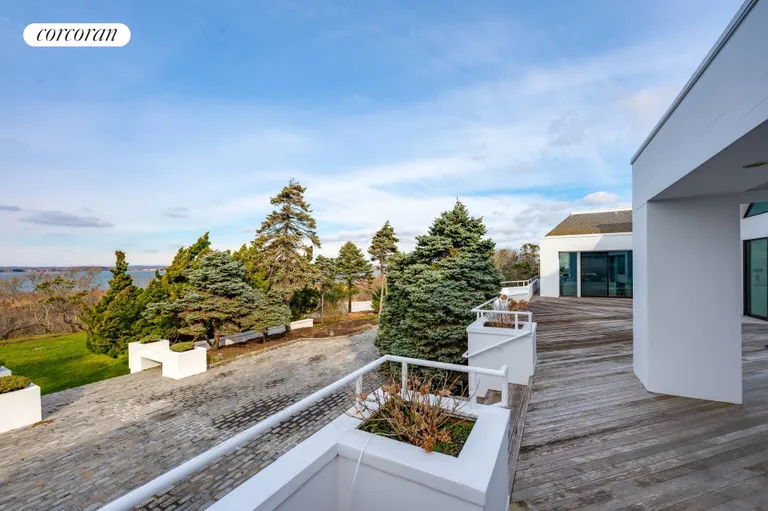 New York City Real Estate | View 279 Dune Road | room 9 | View 10