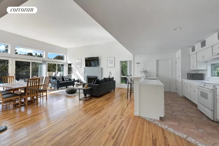 New York City Real Estate | View 3 Meadow Way | room 6 | View 7