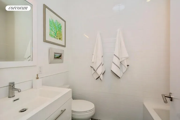 New York City Real Estate | View 180 Neck Path | Bath with Deep Tub/Shower | View 14