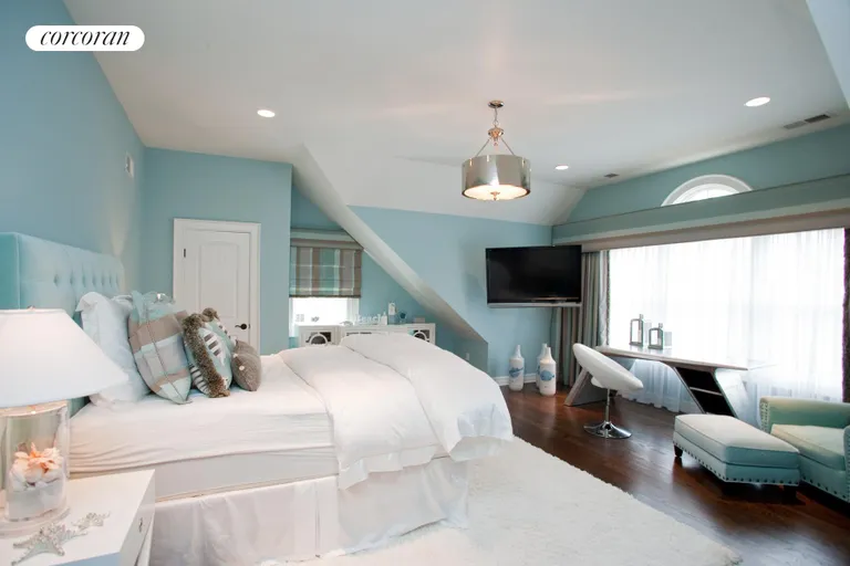 New York City Real Estate | View 22 Cove Neck Lane | Guest Bedroom | View 12