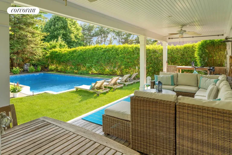 The Hamptons Real Estate | View 17 Meadowgrass Lane | room 2 | View 3