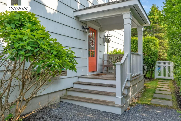 The Hamptons Real Estate | View 17 Meadowgrass Lane | room 4 | View 5
