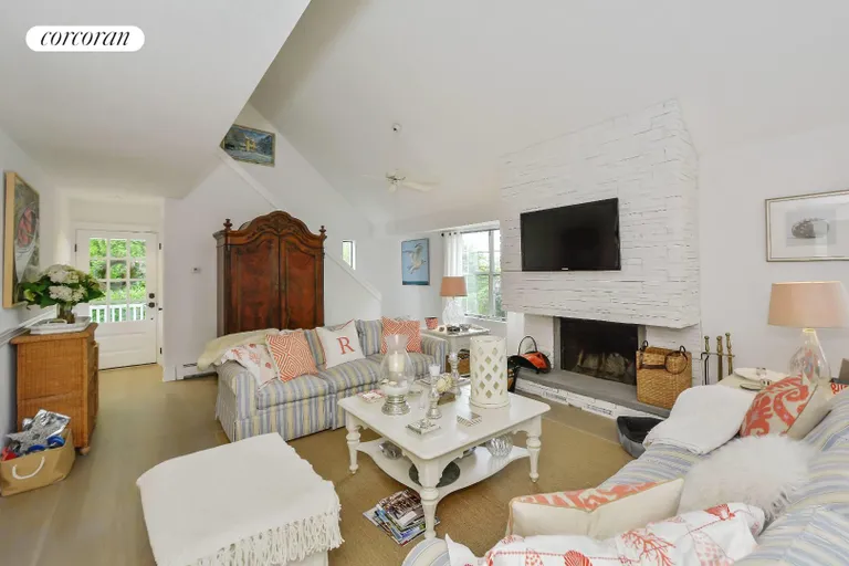 The Hamptons Real Estate | View 17 Meadowgrass Lane | room 8 | View 9