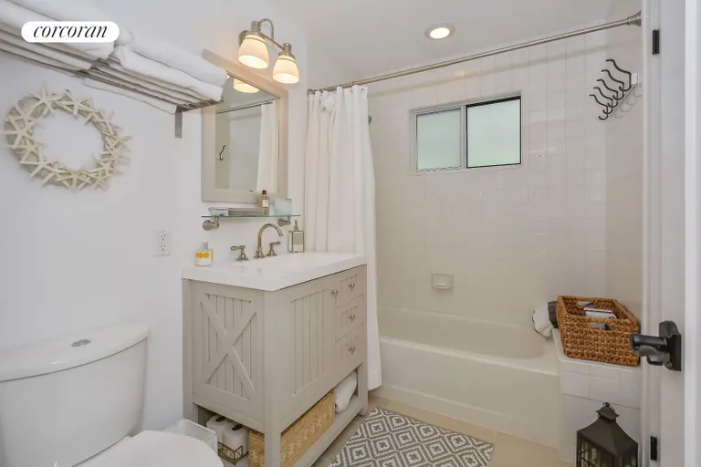 The Hamptons Real Estate | View 17 Meadowgrass Lane | room 12 | View 13