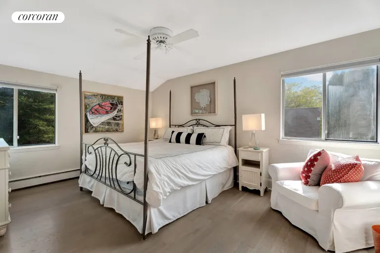 The Hamptons Real Estate | View 17 Meadowgrass Lane | room 15 | View 16