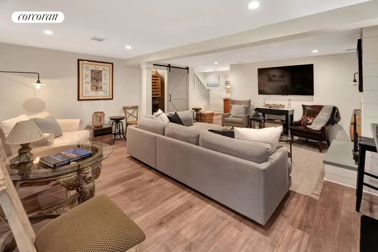 The Hamptons Real Estate | View 17 Meadowgrass Lane | room 21 | View 22