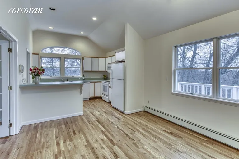 New York City Real Estate | View 25 North Fernwood | dining area | View 4
