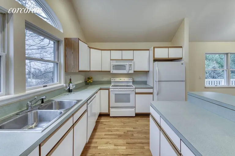 New York City Real Estate | View 25 North Fernwood | bright kitchen | View 6
