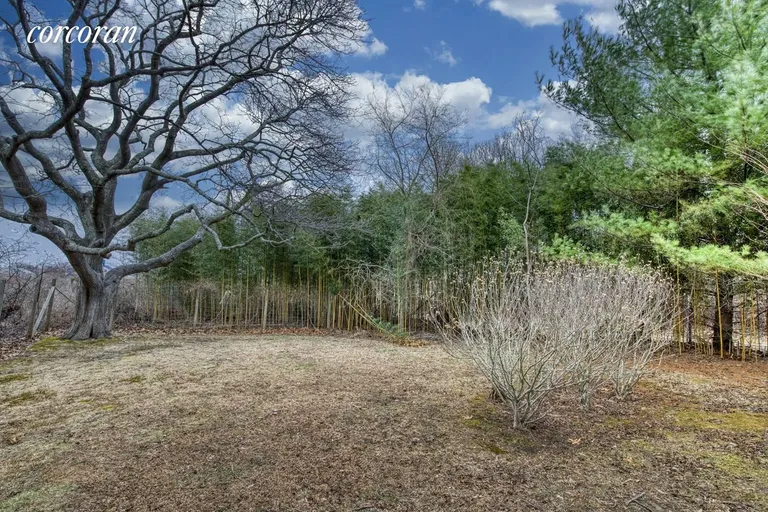 New York City Real Estate | View 25 North Fernwood | landscaped privacy | View 22