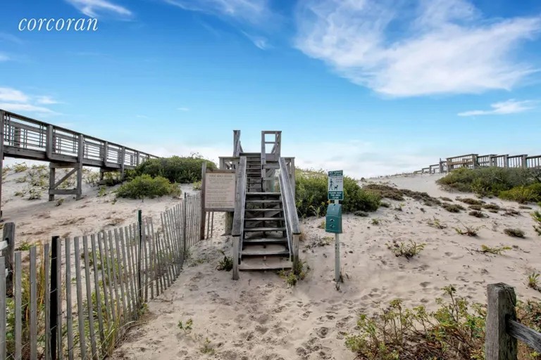 New York City Real Estate | View 812 Dune Road | Right of Way to the Ocean | View 25
