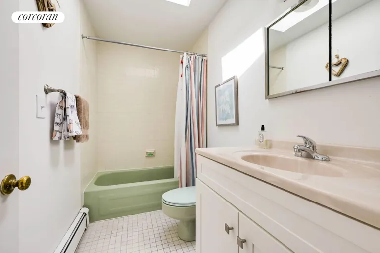 New York City Real Estate | View 3 Quadrant Hill Road | Guest Bathroom | View 21