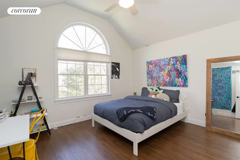 New York City Real Estate | View 21 Cove Neck Lane | Upstairs guest bedroom | View 9