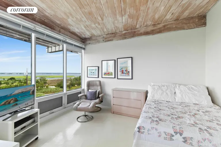 New York City Real Estate | View 101 Dune Road | room 4 | View 5