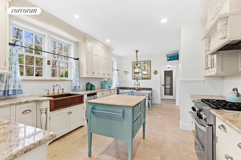 New York City Real Estate | View 1 Saralins Way | Eat-in-Kitchen | View 5