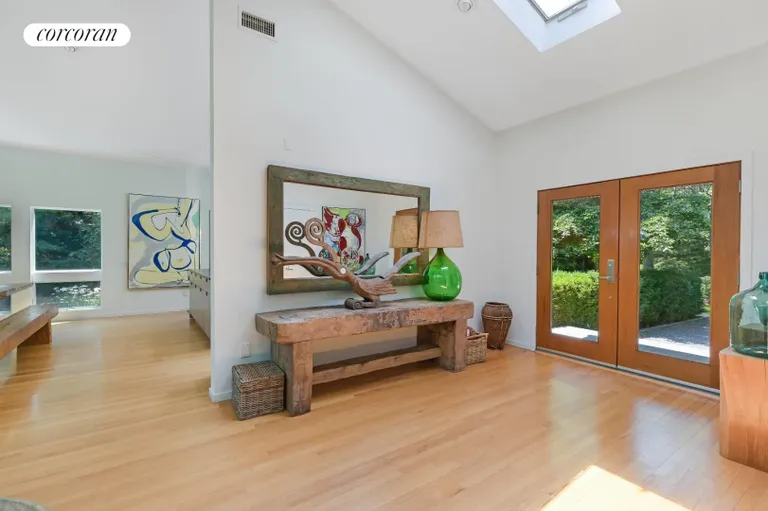 The Hamptons Real Estate | View 8 Kettle Court | room 4 | View 5